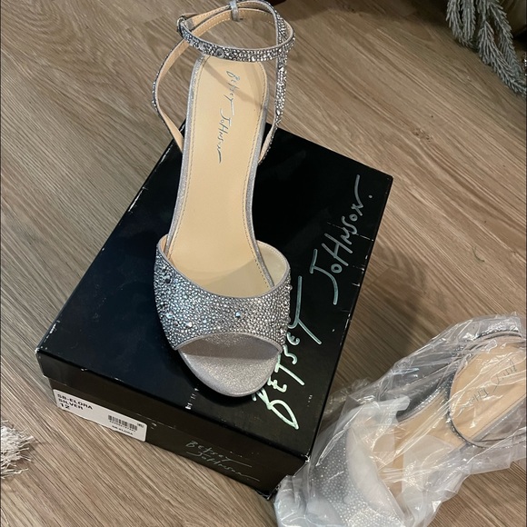 Betsy Johnson SB-ELORA SILVER shoes - Picture 1 of 5